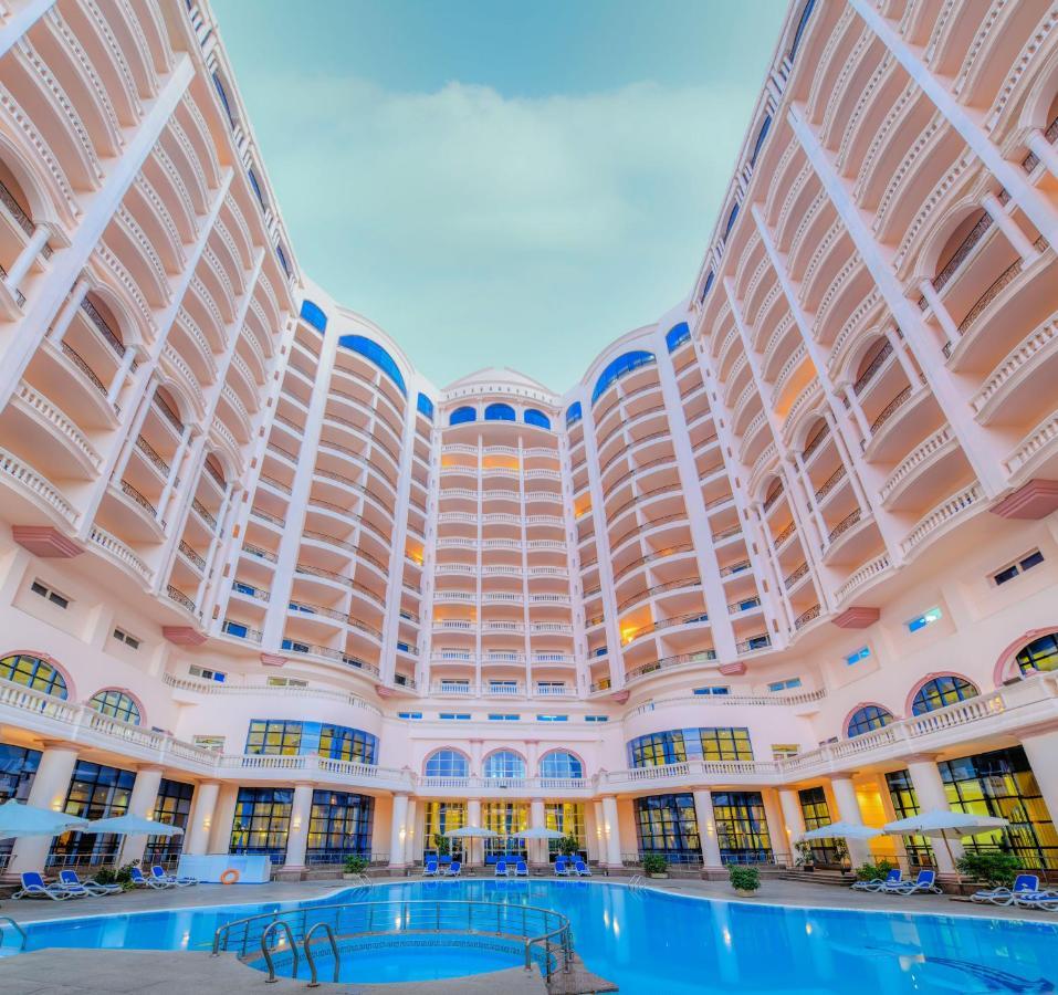 Tolip Hotel Александрия Екстериор снимка The hotel in 2015